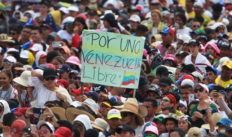 Burno na granici Venezuele: Vojska pucala po ljudima, a 250.000 došlo na koncert